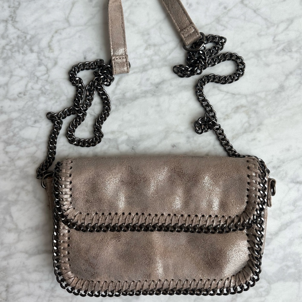 Gold Sondra Roberts Silver Chain Crossbody Bag - Picture 1 of 3